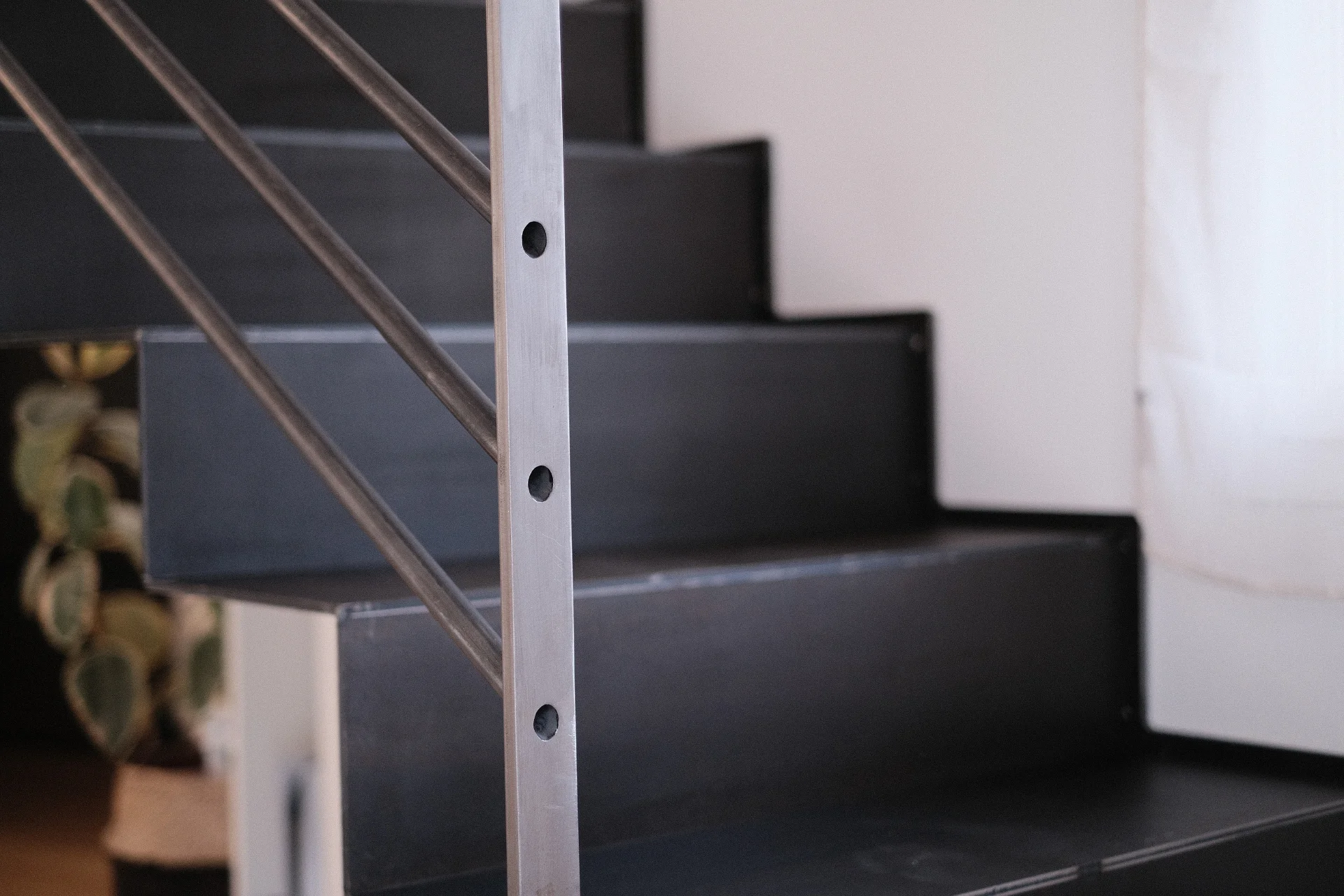 Escalier suspendu acier