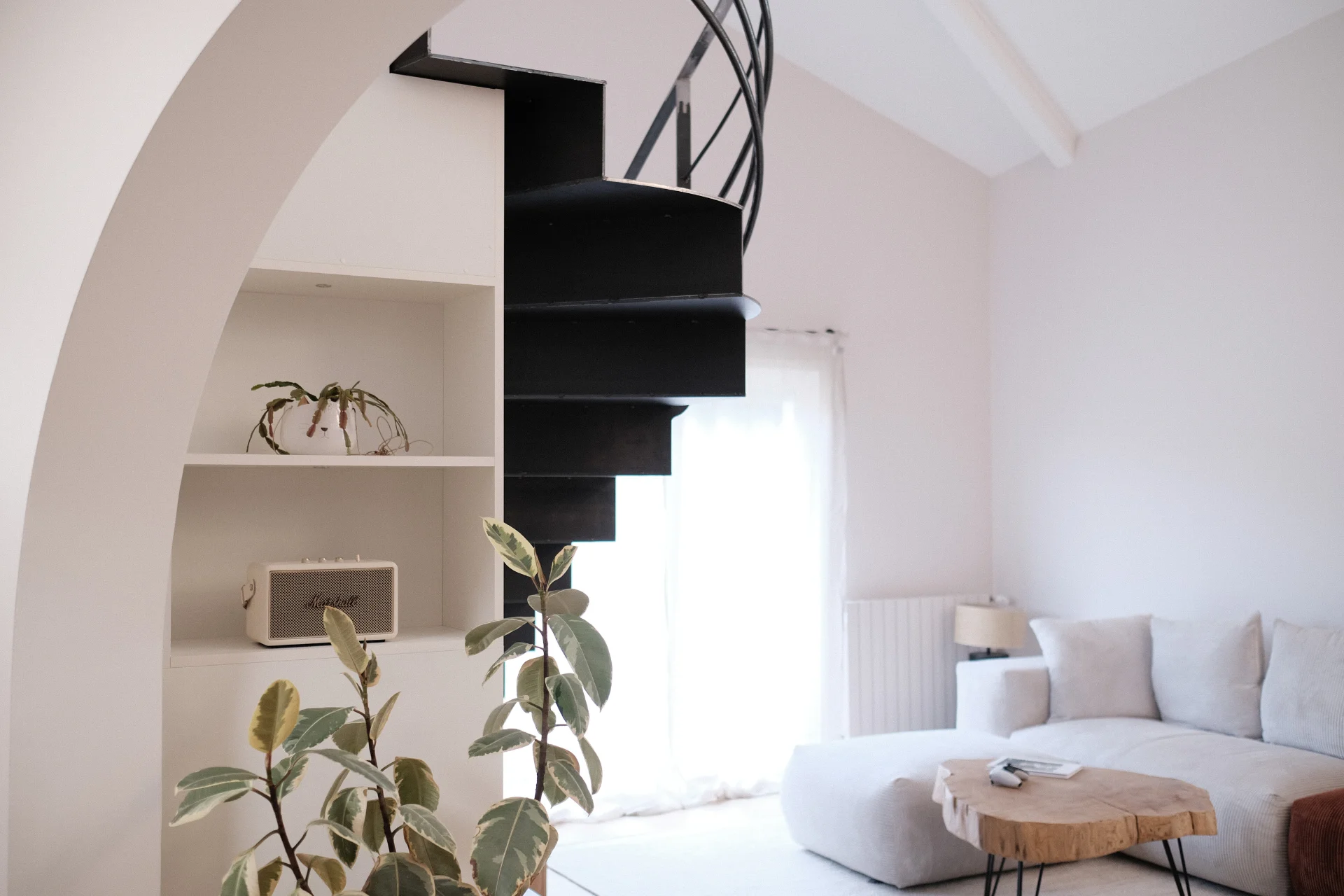 Escalier suspendu acier